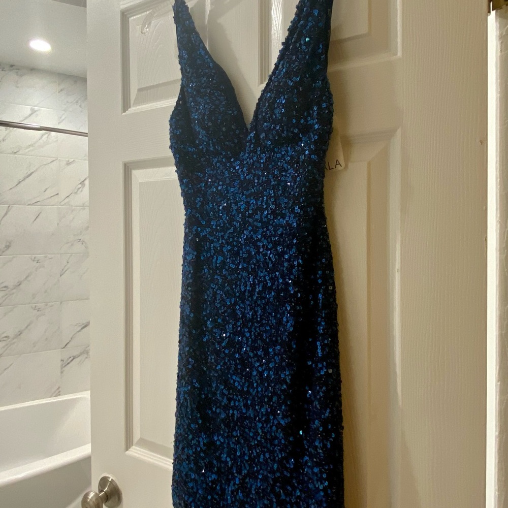 Sequin dress! Blue Scala knee-length sequin dress